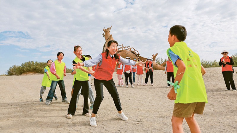 推动思想政治工作做在日常落到基层