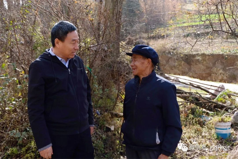 宝威手机登录入口在帮扶村开展“冬季送温暖”活动